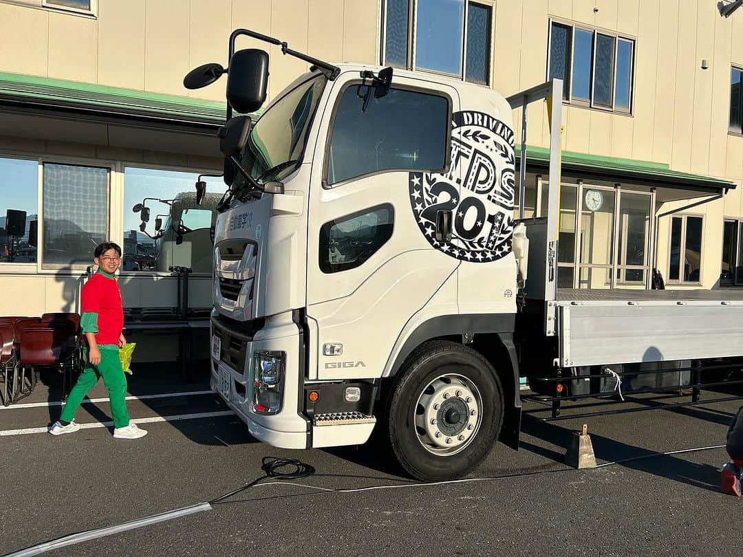 うえたけのインスタグラム：「T.D.S.フェスティバル4年ぶりの開催でした♪ 大熱狂🌈抽選会でNintendo Switch当たった少年が感動のあまり号泣していたのが良い思い出です🙆  原いい日 影でモザイク 指名手配‼️」