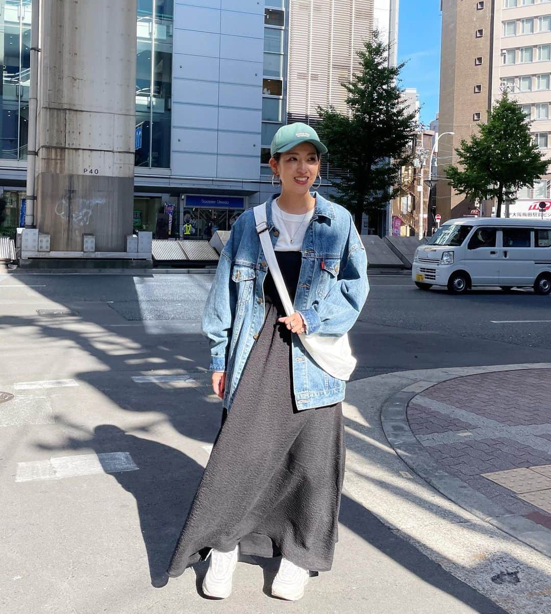 ungrid_maiさんのインスタグラム写真 - (ungrid_maiInstagram)「Gジャン着回し🍂 メンズサイズくらいのゆるさがいい。  3連休初日暑すぎてタンク引っ張り出したけど 朝昼晩の気温差クリアできた🩷  来週からはニットと重ねることになるかな🧶😋  ママコーデ更新中🔻 ☞ @mai_fukumoto_」11月3日 20時00分 - mai_fukumoto_