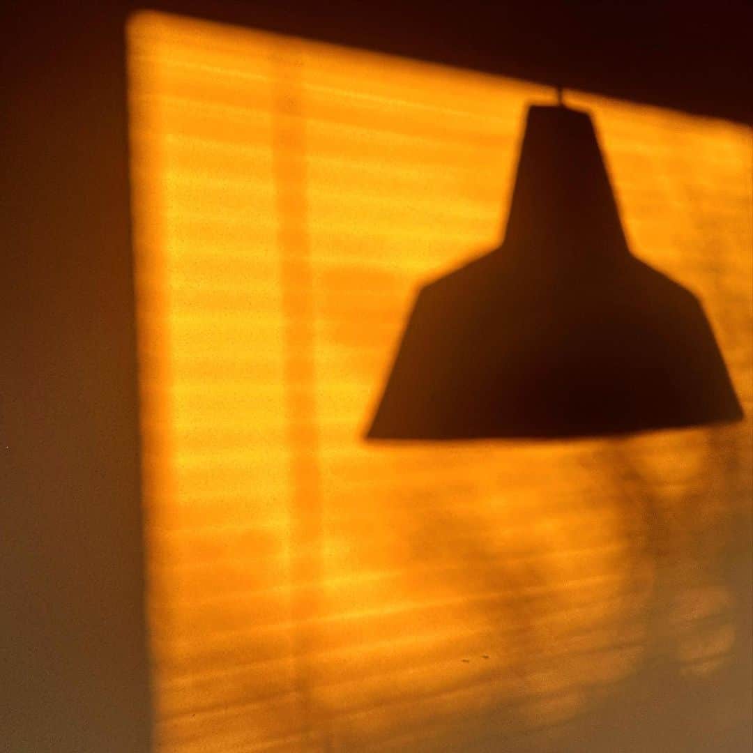 馬場俊英さんのインスタグラム写真 - (馬場俊英Instagram)「西日が漆喰壁を描く様子を激写😳あっという間の５分間。もう真っ暗です。」11月3日 16時58分 - babatoshihide
