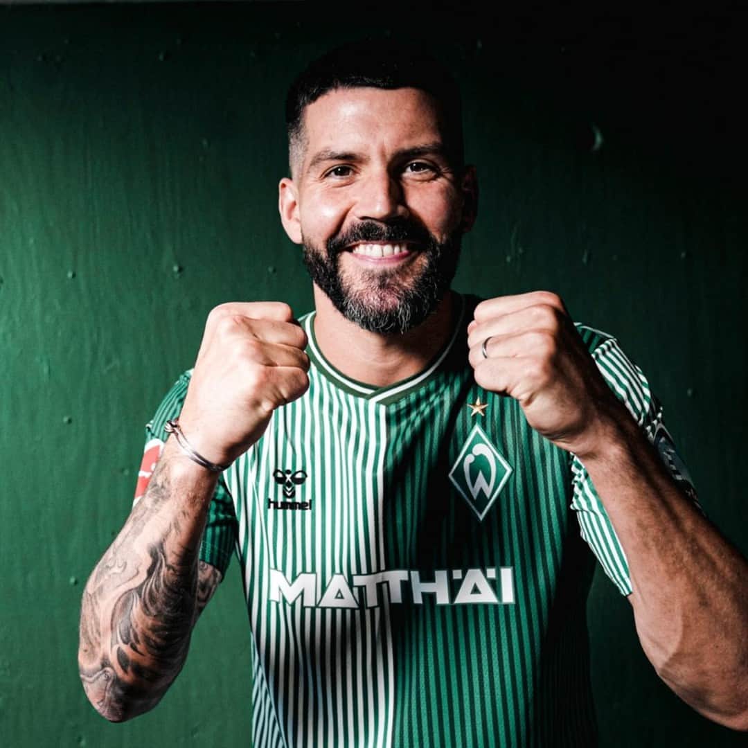ヴェルダー・ブレーメンのインスタグラム：「Alles Grüne!💚   Anthony Jung feiert heute seinen 32. Geburtstag!   Lass dich feiern, Tony! 💚  ____ #werder #bremen #llgw #svw #jung #geburtstag #bundesliga」