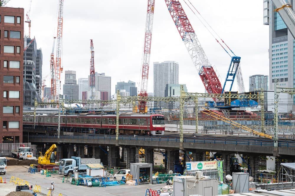 のインスタグラム：「品川駅周辺再開発 (2023.9.15撮影)  最寄駅：品川駅  #tokyotokyo #tokyogram #moodygrams #jp_gallery #ptk_japan #gdayjapan #realtokyolife #beautifuldestinations #tokyojapan #instatokyo #loves_nippon #phos_japan #bestjapanpics #cooljapan #japan_of_insta #photo_jpn #illgrammers #景色 #東京 #東京都 #東京観光 #東京旅行 #東京散歩 #風景 #街の風景 #東京風景 #Tokyo #东京 #도쿄 #tokyogood」