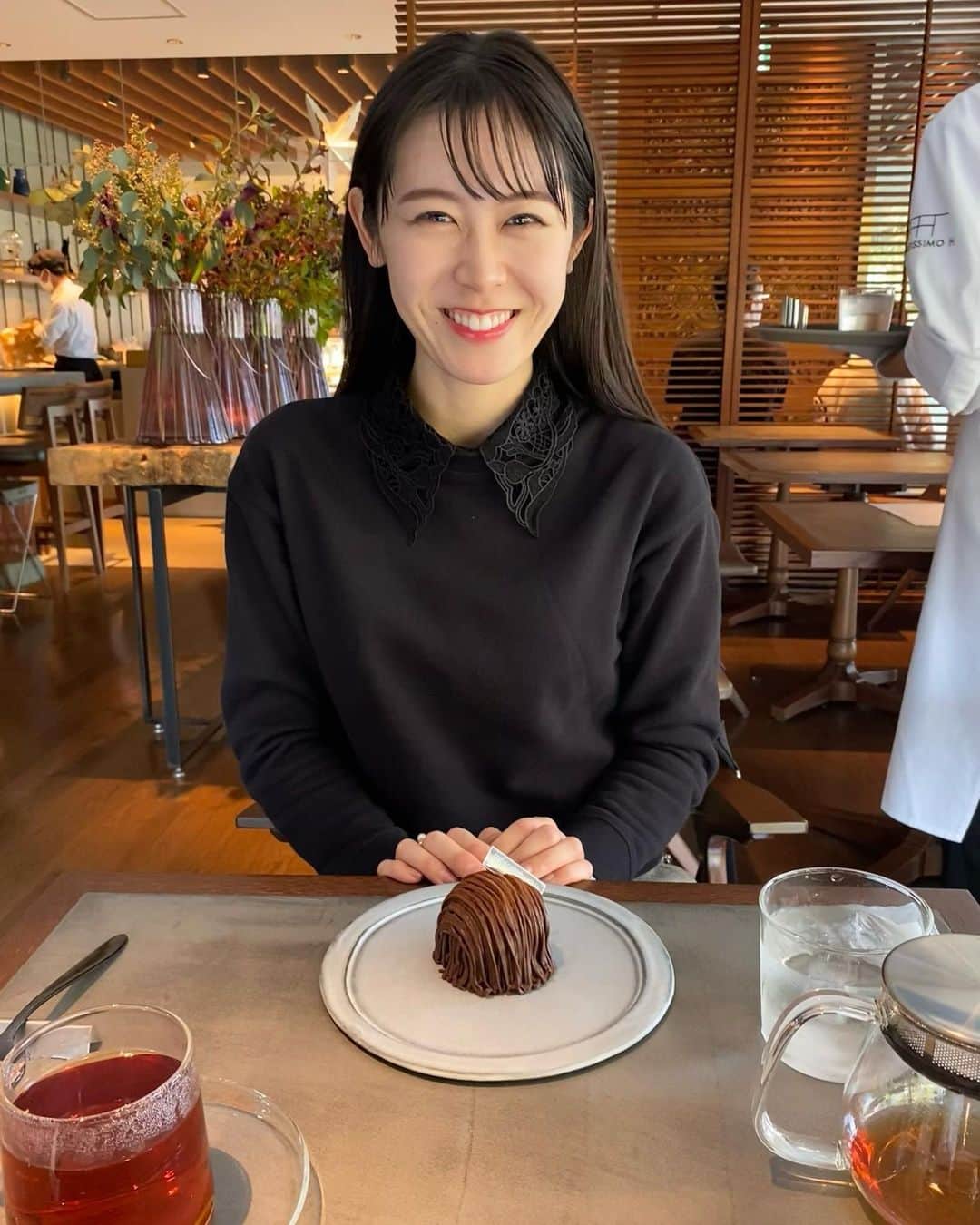 加藤愛のインスタグラム：「. #文化の日 気持ちだけでも3連休を味わおうと 朝PON終わりに友人とお茶しました🥰  ポカポカ陽気で11月とは思えない気候ですが、 散歩するにはぴったりでした🍂  #食欲の秋#たくさん食べた🍝🌰🍰🍩」