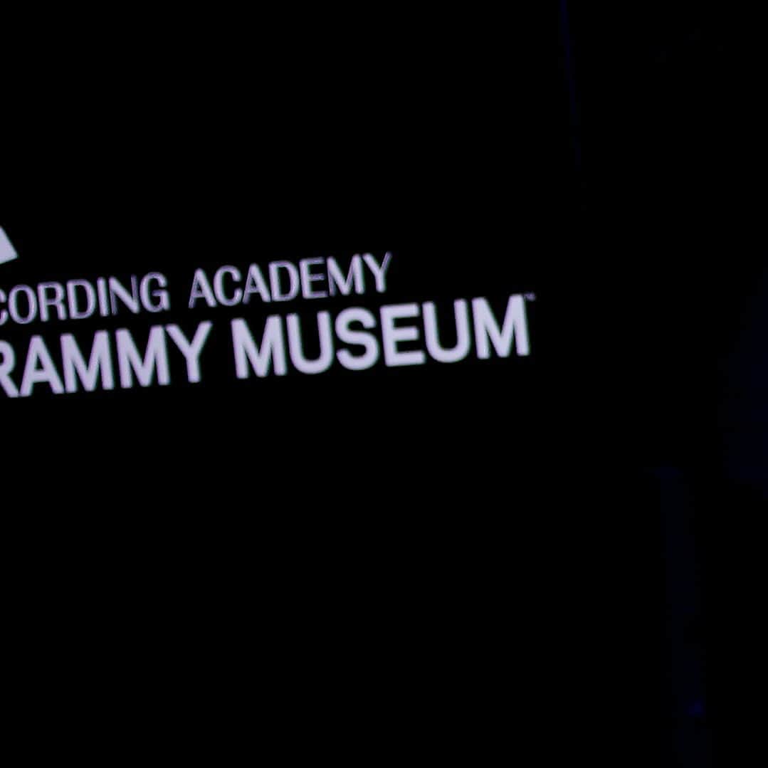 LE SSERAFIMのインスタグラム：「🏛️💓 @grammymuseum in LA   #LE_SSERAFIM #르세라핌」