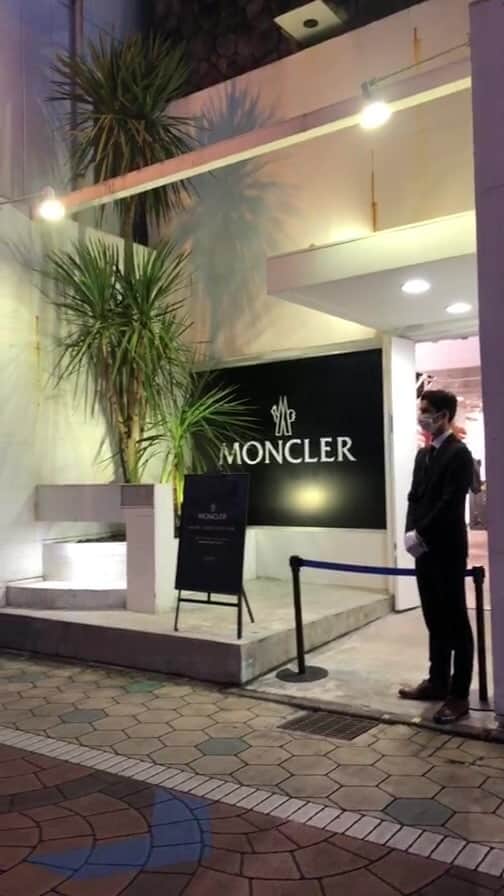 【ANN DE ARKのインスタグラム：「【イベント告知】  11月4日（土）～11月12日（日）まで、WEEKEND SHOPにて《 MONCLER（モンクレール）》モアバリエーションフェアを開催いたします。  期間中は、普段取り扱いのない《 モンクレール 》の人気モデルを豊富に取り揃え、ARKnetsでのみ展開されるエクスクルーシブアイテムもお披露目となります。また、今回初となるレディースモアバリエーションイベントも同時開催。  さらに、開催期間中は、ARKnetsポイントを通常の10倍プレゼントいたします。ぜひこの機会にご来店ください。  ●開催店舗 ARKnets オンラインストア WEEKEND SHOP(特設会場)MENSWOMENS  場所：〒320-0861 栃木県宇都宮市西1-2-2  11月4日（土）~ 11月12日（日）12:00 ~ 19:00  #moncler」