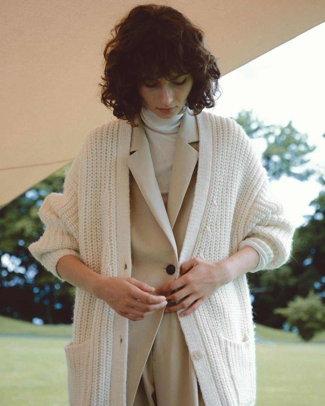 エリオポールのインスタグラム：「three dots POP-UP STORE At Daikanyama. Sapporo. Hiroshima   【開催スケジュール】  11. 3 fri～11.12 sun  1995年にLAでスタートしたプレミアムカット＆ソーのコレクション “three dots” 抜群のフィット感と上質で洗練されたカットソーアイテムが魅力ですが、今回エリオポール各店では、秋冬のもうひとつの人気アイテムであるカシミヤ素材を使用したニットを中心にPOPUPを開催いたします。  この期間のみ取り揃えているアイテムも多数ございますので、ぜひこの機会にご覧ください。  @heliopole_official #HELIOPOLE  #エリオポール @threedots_official #threedots」