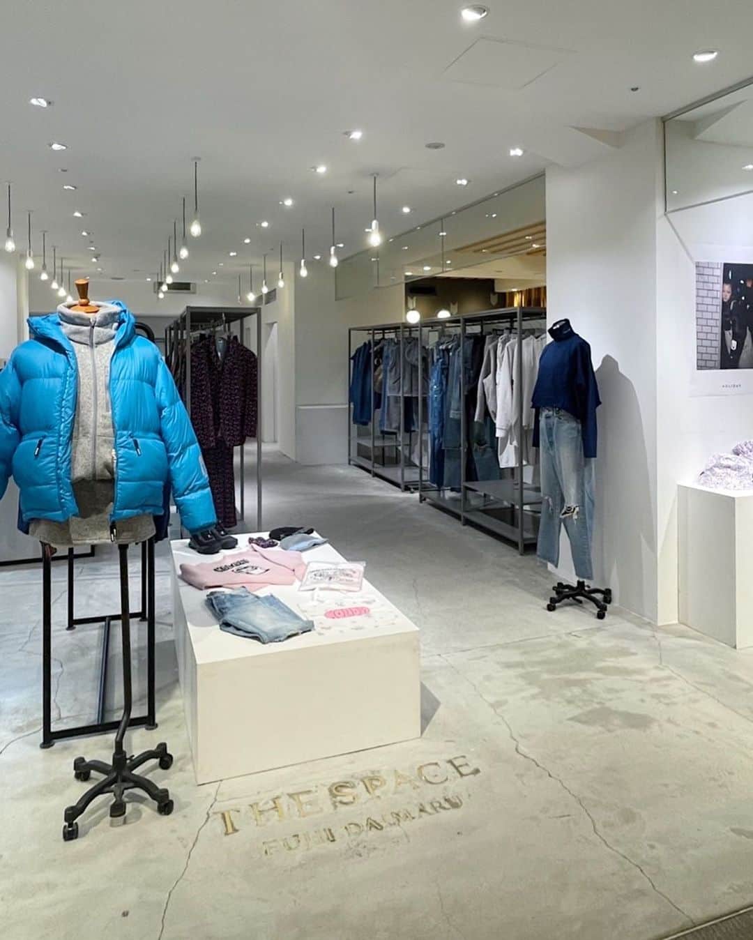 ホリデイのインスタグラム：「【HOLIDAY selected by OFFICE at FUJIIDAIMARU】  【開催期間】 11月3日(金)〜11月6日(月) ※11月3日(金) 18:00 より藤井大丸オンラインストア(@fujii_daimaru_online_shop)をOPEN致します。  【場所】 @fujiidaimaru 京都藤井大丸2F / THE SPACE FUJIIDAIMARU 〒600-8031 京都府京都市下京区寺町通四条下ル貞安前之町605  営業時間 10:30〜20:00  #HOLIDAY_pr #OFFICE_holiday #OFFICE_popup #fujiidaimaru」