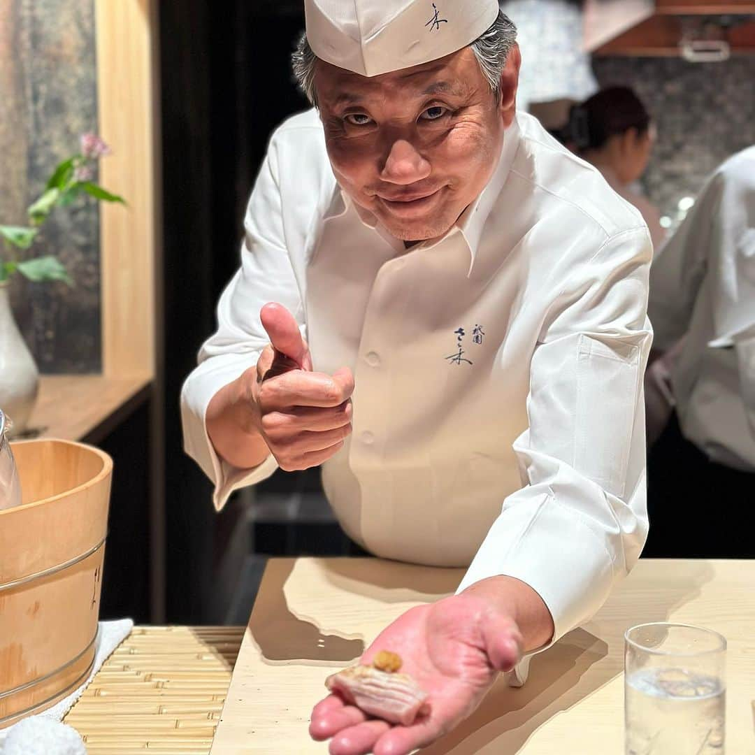 山岸久朗さんのインスタグラム写真 - (山岸久朗Instagram)「新装開店した祇園さ々木さん。御料理のお写真はアップ禁止なのが残念なほど素晴らしかったです。ここにしかない料理とサービスがある。  ひっさしぶりにＫ先生が同じ席にいました。榎本の話し、出禁の話し、その他、聞きたかったことが聞けた😂😂😂  #祇園さゝ木  #祇園ささ木  #祇園ささき  #ミシュラン三ツ星  #祇園 #祇園四条 #祇園グルメ #祇園ランチ #祇園ディナー」11月3日 17時29分 - yamaben