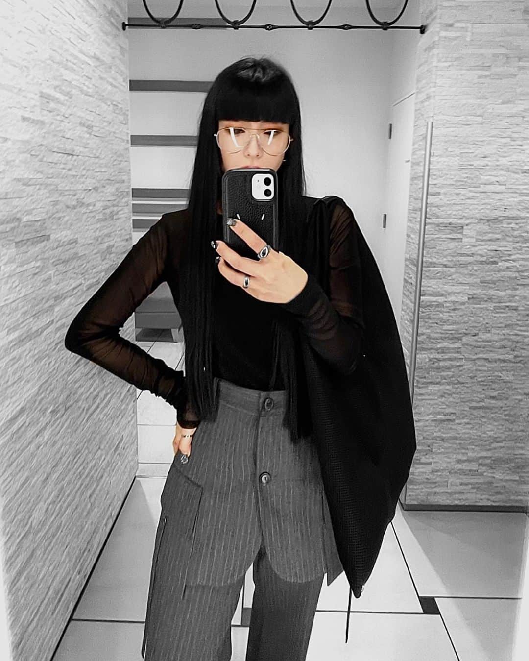 lve_xxxxのインスタグラム：「. . 11月によ…？ シアートップス一枚で余裕なん… 🌏まじで、大丈夫そ？  𝗠𝗔𝗜𝗦𝗢𝗡 𝗦𝗣𝗘𝗖𝗜𝗔𝗟 × 𝐙𝐀𝐑𝐀 このパンツ年中履けるな😁  今年は足元トンガリたい気分なんで ブーツ👢買いました笑  スラックスとかワイド系の パンツとの相性が良いのでトンガリに限る👍  ほんで、本日のお楽しみ🤤  お洒落代表な @yrn__1030 ちゃんと ご飯したんに…  写真撮とるの忘れて ものくそ、喋り倒してもーた🤦🏻‍♀️←  最近おしゃべりおばさん度が 増してる(爆  ビスチェワンピ着てきてくれて めちゃお似合いやったんに😭  次遊ぶ時も着てきて？笑  .」