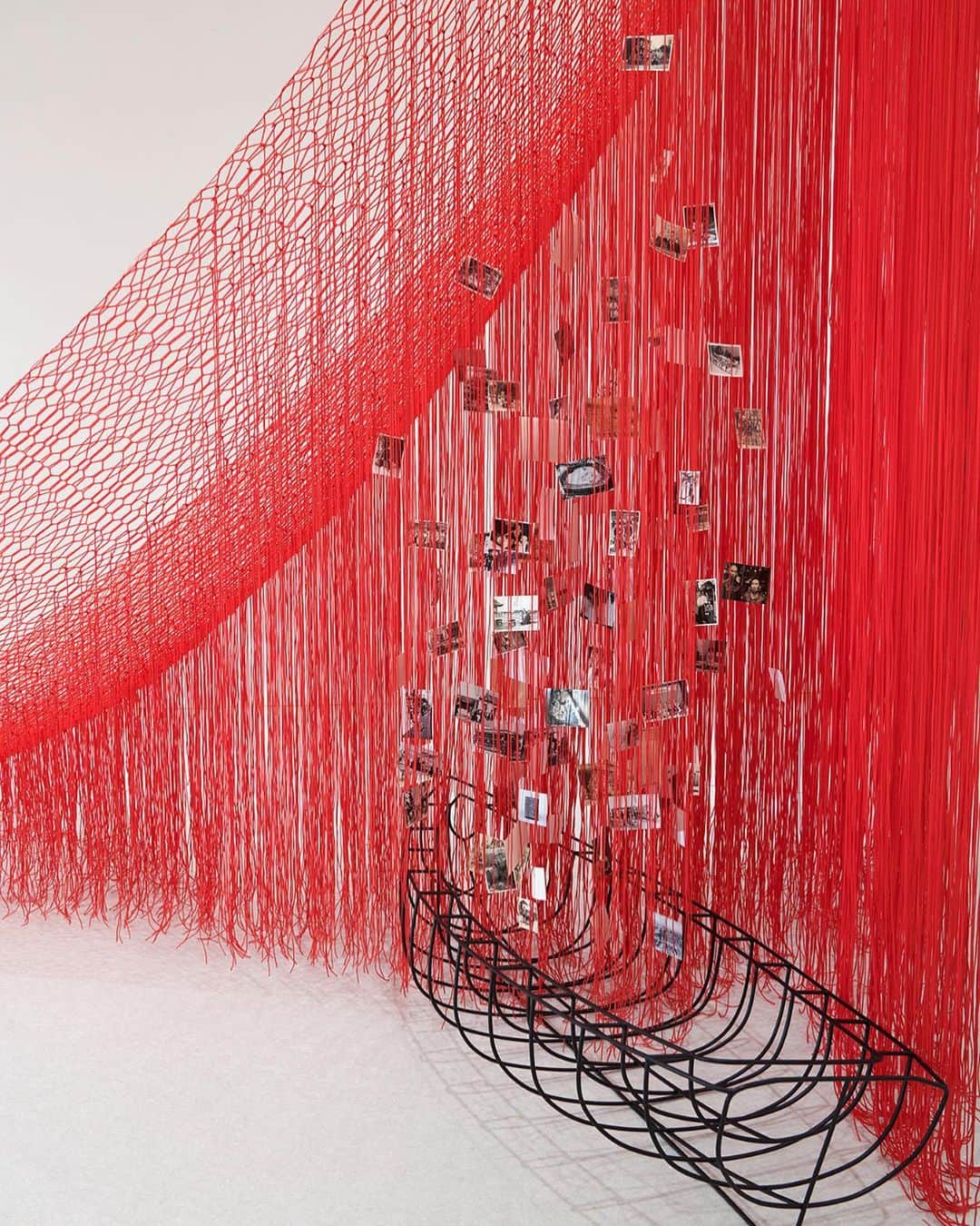 塩田千春のインスタグラム：「From the mid-1st century to the present day, ships have been connecting Fukuoka with the rest of the world for a long time. For me, ships do not only carry people and cargo, but also culture. While the red threads fill the space around the ship, documents related to Fukuoka’s trading history are scattered  as if tracing the past, present and future routes of the many ships that have connected people and cultures from one country to another.  The permanent installation “The Ship of Memories” at Fukuoka Art Museum, Fukuoka, Japan is now on display.   For more information visit: https://www.fukuoka-art-museum.jp/   Photos by Yamasaki Shinichi (Studio Passion)  #permanentinstallation #theshipofmemories #fukuokaartmuseum #art #artist #contemporaryart #installation #artwork #Fukuoka #Japan #opening #connection #thread #boat #photographs」