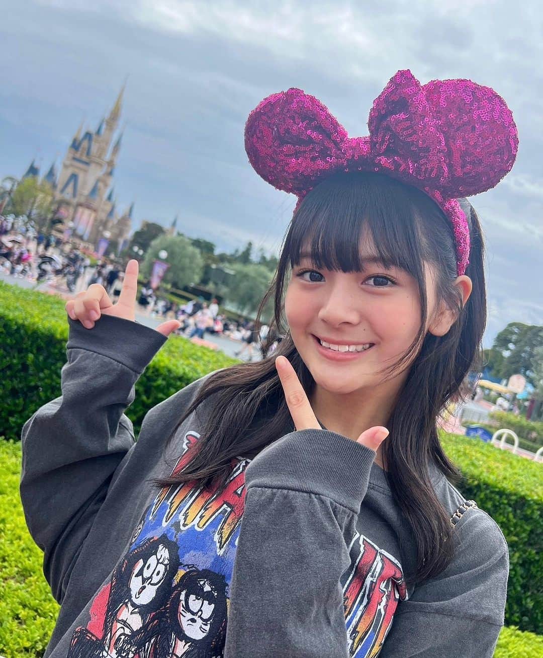伊與田綾音のインスタグラム：「カチューシャが逆なのはあえてだヨ😶！」