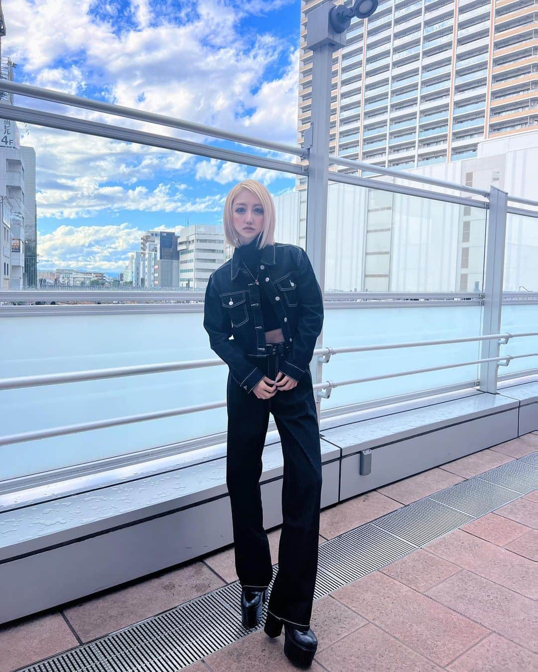 藤堂静華のインスタグラム：「︎︎︎︎☑︎ 𝐨𝐨𝐭𝐝 ‪‪❤︎‬  デニムって可愛いよね🖤👖  #coordinate #fashionstyle #デニムコーデ  #デニムセットアップ#セットアップ」