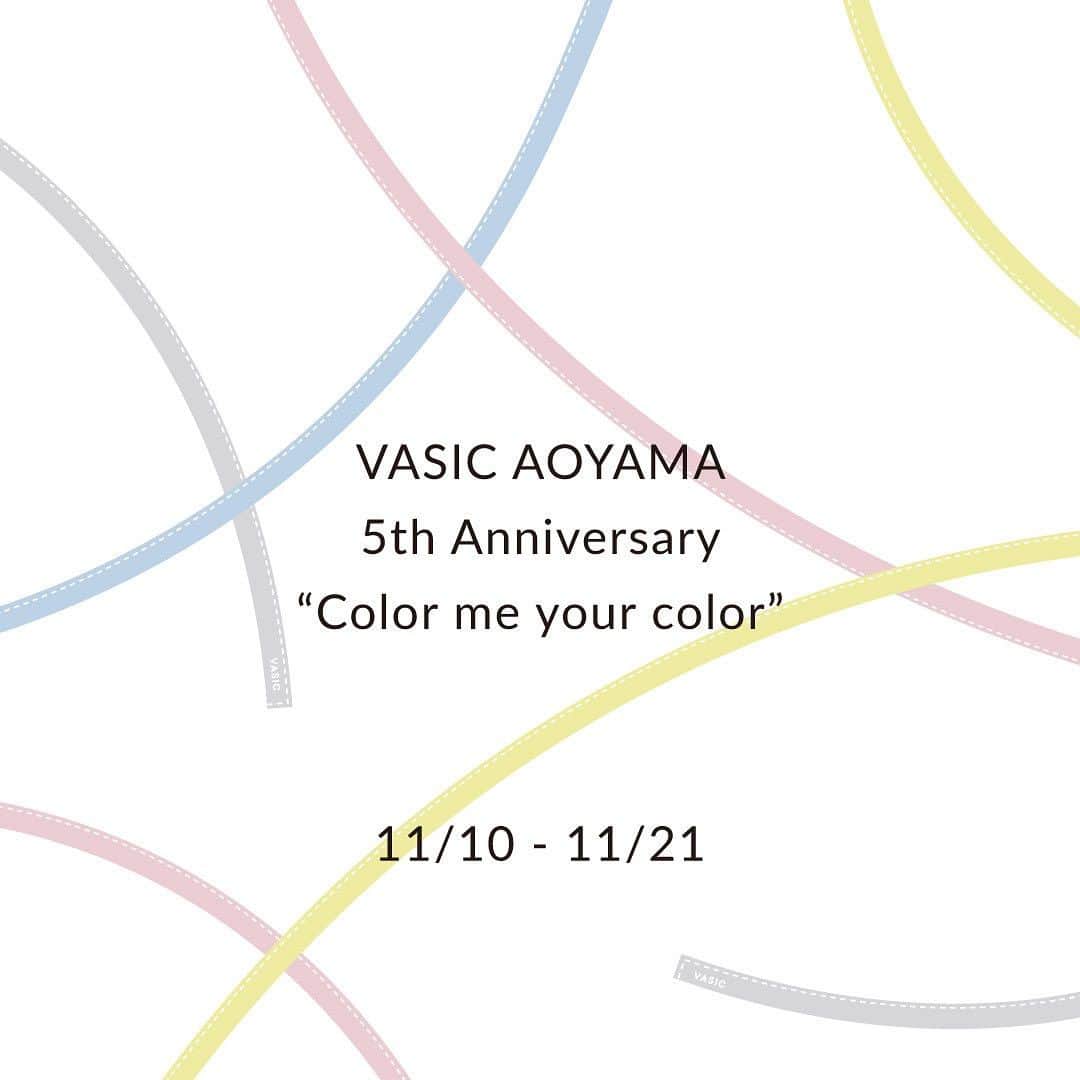 Vasic News In jpさんのインスタグラム写真 - (Vasic News In jpInstagram)「VASIC AOYAMAはこの11月で開店5周年を迎えます。 これを記念して11/10(金)〜11/21(火)の期間、VASIC AOYAMAにてPOP-UP EVENT "Color me your color“を開催します。  本イベントではBond Miniのコードのカラーをカスタマイズしていただけます。今回は特別に同日発売のHoliday TweedコレクションのBond Miniも対象アイテムとなります。また、本イベントのノベルティとして、商品をご購入いただいたお客様にBond Mini専用レインカバーをご用意しております。 ※ノベルティはなくなり次第終了  本イベントに際して、11/9(木)20:00より、石岡真実さん( @mami_ishioka )、春名亜美さん( @amiharunaami )をお招きしてインスタライブを配信いたします。おすすめのカラーカスタマイズや、ホリデーアイテムなどをご紹介いたしますのでこちらもぜひご覧ください。  皆様のご来店を心よりお待ちしております。  #vasic #vasicjapan #ヴァジック #ヴァジックジャパン #vasicpopup #vasic_aoyama #anniversary #colormeyourcolor #cmyc #vasicnews」11月3日 17時56分 - vasic_japan