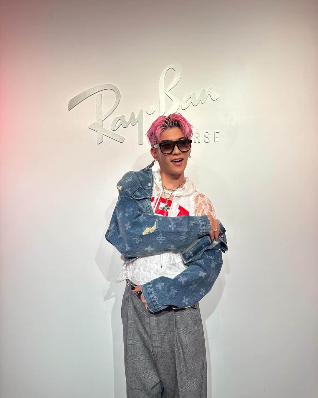 井上大和さんのインスタグラム写真 - (井上大和Instagram)「RAYBAN😎👍 @rayban  #raybanreverse H&M @nobusawahitoshi  Stylist @rikiyamada_」11月3日 17時50分 - yamatoinoue__0612