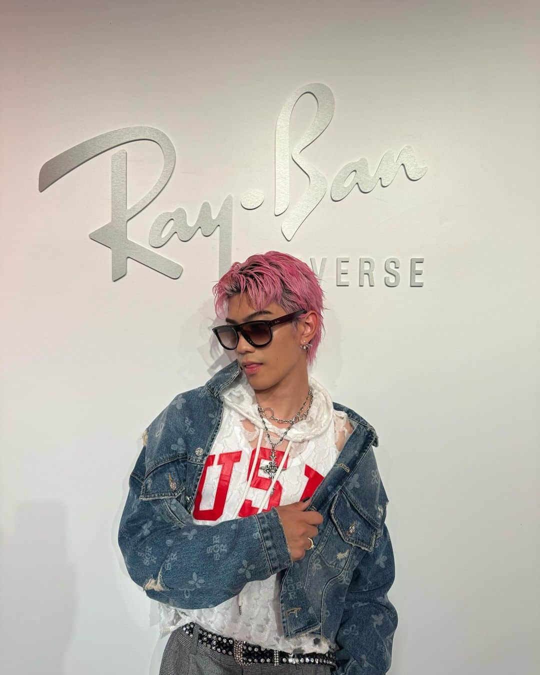 井上大和さんのインスタグラム写真 - (井上大和Instagram)「RAYBAN😎👍 @rayban  #raybanreverse H&M @nobusawahitoshi  Stylist @rikiyamada_」11月3日 17時50分 - yamatoinoue__0612