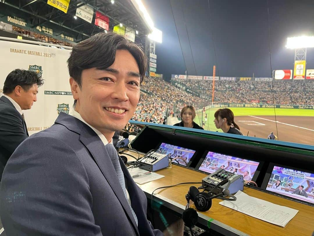 和田毅のインスタグラム：「⚾️ 11月1日に日本シリーズ第4戦のゲスト解説に呼んでいただいて、大変勉強になりました。 来年は選手として日本シリーズに出られるように頑張ります。 #日本シリーズ #関西ダービー #高橋由伸さん #赤星憲広さん #平松翔馬アナウンサー #読売テレビ #日本テレビ」