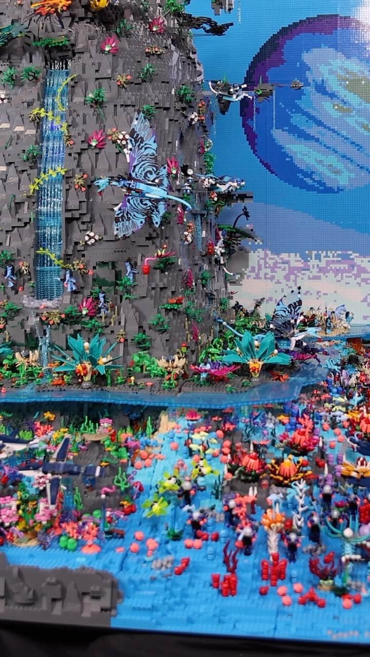 LEGOのインスタグラム：「If James Cameron’s masterpiece wasn’t epic enough, wait until you see Pandora recreated in LEGO bricks by the mega-talented @idaholug and @spacetimebrickstudio …   #LEGO #LEGOAvatar #Avatar #Pandora」