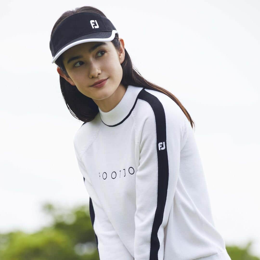 Footjoy Japanさんのインスタグラム写真 - (Footjoy JapanInstagram)「【23FW ATHLETIC PERFORMANCE COLLECTION】   ＜WOMEN'S モックネック ロゴセーター＞ 柔らかく保温性の高いメリノウールを使用したスポーティなモックネックセーター。上質でなめらかな肌触りで快適な着心地を提供します。   ＜WOMEN'S 裏起毛防風保温ボンディングパンツ＞ ストレッチ性のある裏起毛の防風ボンディング素材を採用した防寒パンツは冷たく強い風のコンディションでも快適なプレーをサポートします。   #FootJoy #ATHLETICPERFORMANCECOLLECTION #PERFORMANCEGOLFAPPAREL #フットジョイ #アスレチックパフォーマンスコレクション #パフォーマンスゴルフアパレル」11月3日 18時00分 - footjoy.japan