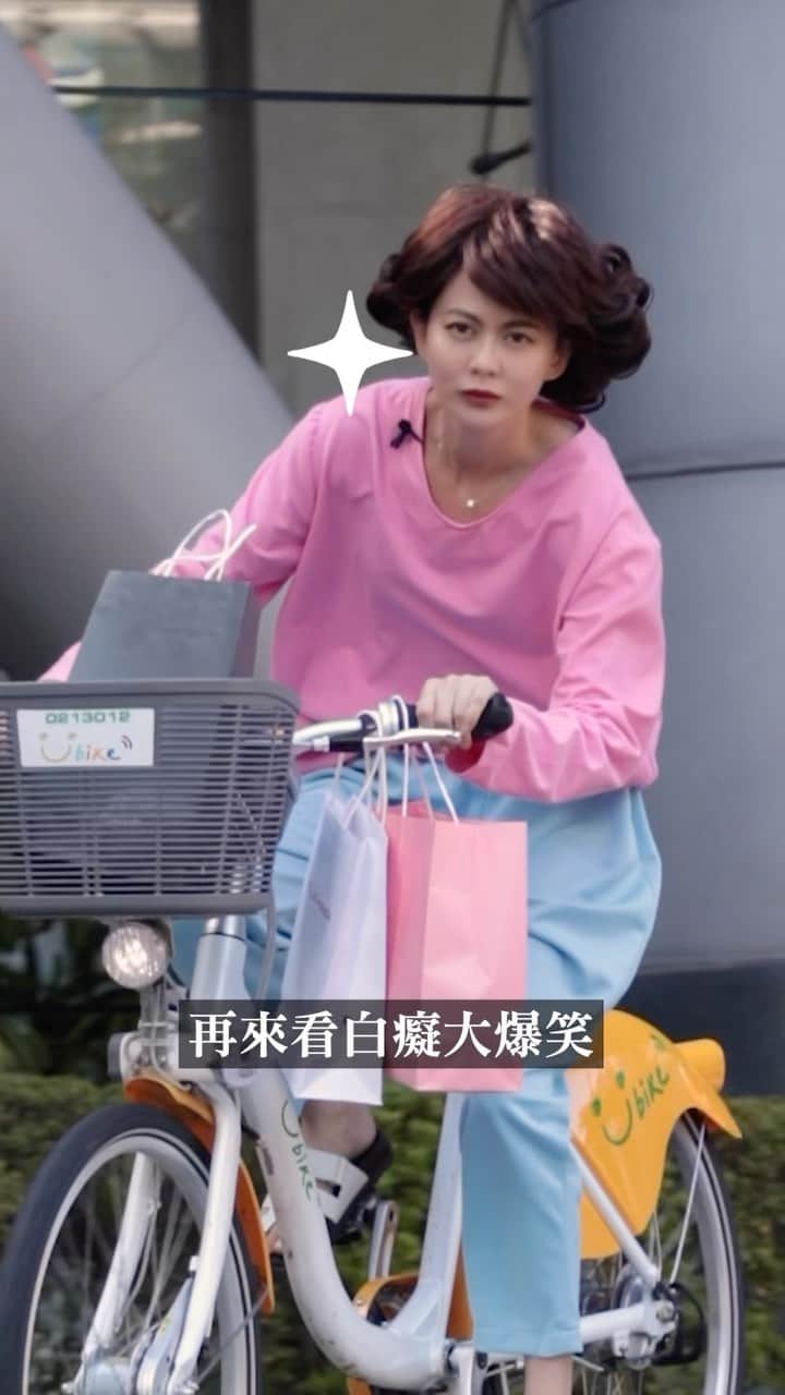 白癡公主のインスタグラム：「小腥：「大象～大象～你的鼻毛怎麼那麼長」  身為野原一家的長子 我知道我們家還有32年的房屋貸款 買東西必須精打細算... 絕不能錯蝦皮11.11最強購物節！ 媽媽我要動感超人的玩具～買給我買給我！ #0元免運超人回來了喔！ 全站$0起免運每人11張、全站1.1折 分享好友還能領999蝦幣！ 媽媽最近屁股又變大，可以買新內褲了！  還有iWALK PRO 快充直插式行動電源 只要輸入優惠碼IWALS87AC就可以現折$80 數量有限，快來買喔  沒牙：買什麼動感超人，先買我的Bra再說！   #0元免運超人回來了#蝦皮1111最強購物節 @shopee_tw」