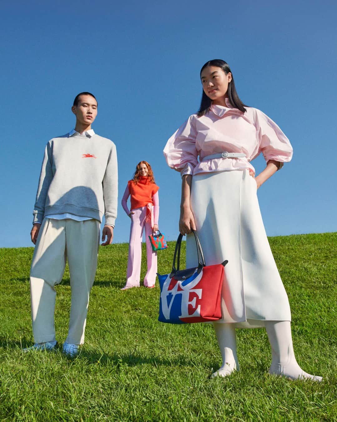 Longchampのインスタグラム：「Spread the LOVE.  Collection : #LongchampXRobertIndiana Bag: #LongchampVoyage  Photographer : Tom Johnson Studio Hair : Yann Turchi Make-up artist: Aurore Gibrien  © Morgan Art Foundation. Licensed by Artestar, New York #LongchampxRobertIndiana #SpreadTheLove #robertindianalove #longchamp #artistic #tribute #colorful #unexpected #americanartist #love #popart #artlover #newyork #contemporaryart」