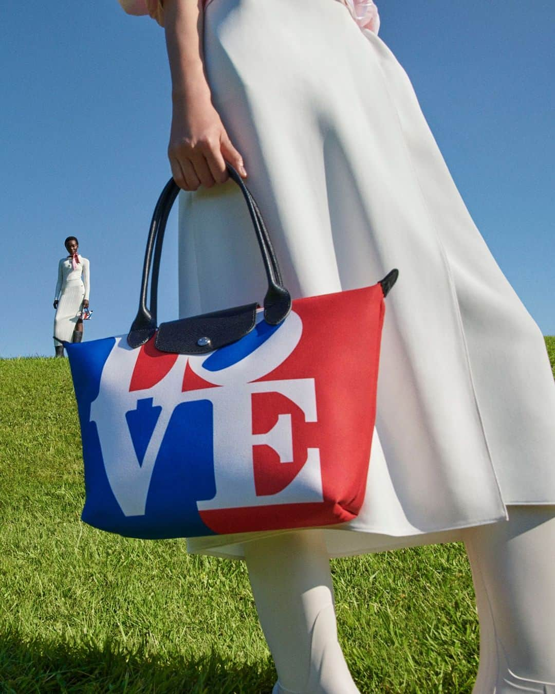 Longchampさんのインスタグラム写真 - (LongchampInstagram)「Spread the LOVE.  Collection : #LongchampXRobertIndiana Bag: #LongchampVoyage  Photographer : Tom Johnson Studio Hair : Yann Turchi Make-up artist: Aurore Gibrien  © Morgan Art Foundation. Licensed by Artestar, New York #LongchampxRobertIndiana #SpreadTheLove #robertindianalove #longchamp #artistic #tribute #colorful #unexpected #americanartist #love #popart #artlover #newyork #contemporaryart」11月3日 18時02分 - longchamp