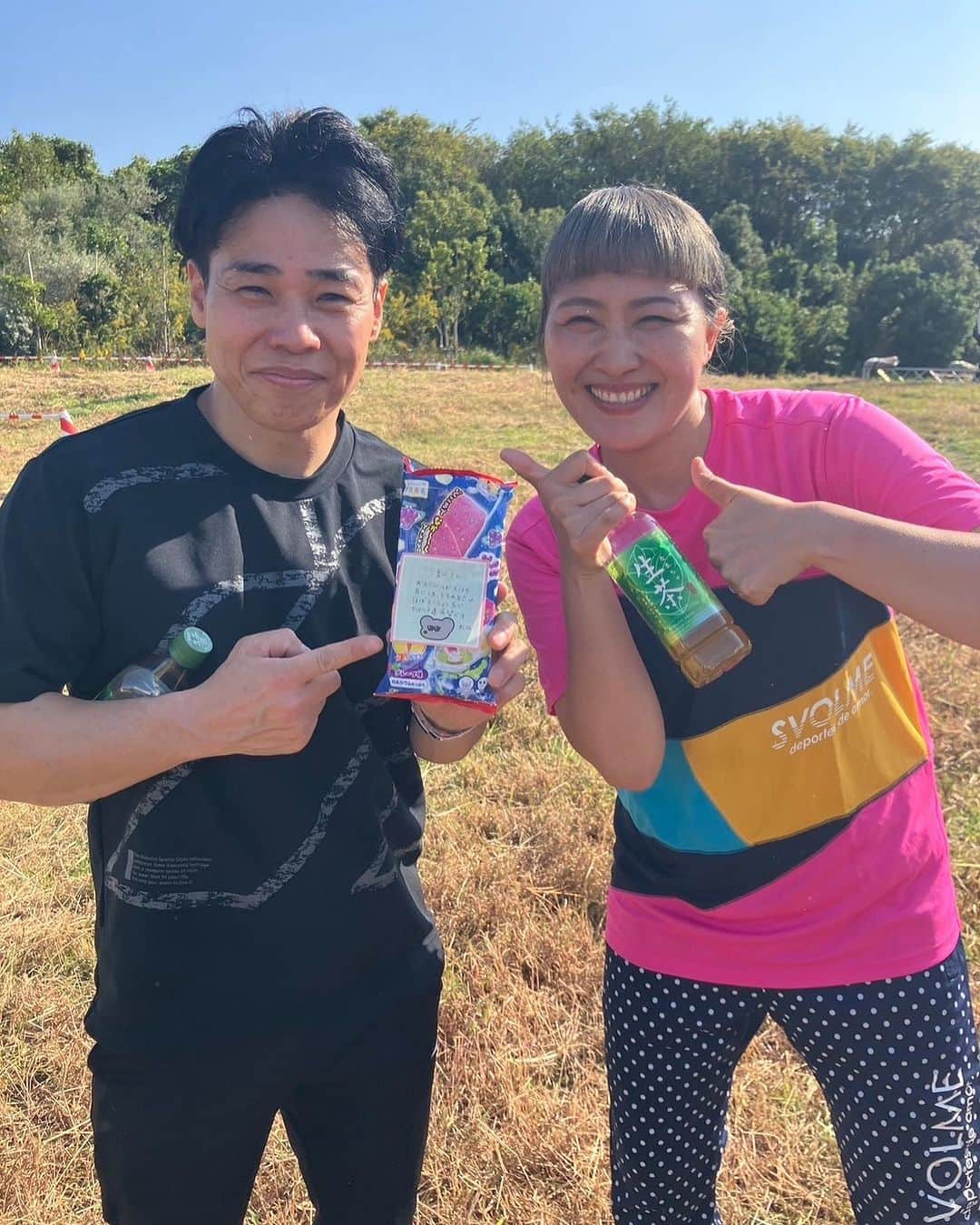 丸山桂里奈さんのインスタグラム写真 - (丸山桂里奈Instagram)「本日東京大おにごっこでした🏃‍♂️ はしるはしる子供たち。 もう、くたくたへとへとで久しぶりに喉から血がでそうになりました笑 これは現役の時走りとかで出る🤣🤣🤣 運動不足ですね。ぐげ。 そして200人の子供たちかわいかったー。ほんとに、子供にはパワーをもらいます😍 清水さんとはお久しぶりではありましたが、アイススケートなのに体はあたたかく分厚め筋肉でした。いつも穏やかで優しさに包み込んでくれる肉まんの皮を目指してるかもというくらいあたたかいです😍 清水さんありがとうございました😌私自身最近はもうサッカーやってたかわからなくなるくらい自分でも思うのでアスリートととご一緒になると思いだせるいい機会にもなります。すこし太りすぎてきたので、少しづつトレーニングしたいなと思いました😌 関係者の皆様ありがとうございました😌そして明日はいよいよ、ホリプロスカウトキャラバン決戦大会です。私も見届け人として会場に座ります。信頼している椅子に。 楽しみにしながらもドキドキワクワクです😌 試合に出場する10名のみなさま、最後に自分らしく思い切りやったってください😊reminoで動画配信もありす。13時から15時までです😌 ぜひみなさま、一緒に応援よろしくお願いします😌😉😊  #イベント #東京都 #大おにごっこ #清水宏保さん #めちゃくちゃいい人 #北海道から来てました #無事に着いたかなぁ #たくさんの刺激をいただきました #ありがとうございました #参加してくださったみなさまありがとございました #いい意味で #インスタバエ」11月3日 18時01分 - karinamaruyama