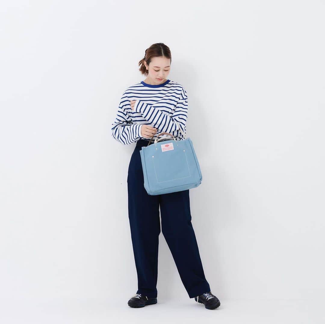 バッグンナウンのインスタグラム：「・ 【LIMITED EDITION】  TOOLBAG SHORT #8 ¥14,300-  TOOLBAG SHORT ‘L’ #8 ¥15,400-  col. GREEN / SAX / NAVY  ハリのある8号帆布を使用した TOOLBAG SHORT、SHORT ‘L’が 数量限定で登場しております🆕  ハンドルとステッチのホワイトが、 柔らかくクラシカルな印象的です🪡  現在BAG’n’NOUN SHOP各店にて販売中です。 ぜひ店頭でお試しください。  #bagnnoun #バッグンナウン  #necessaryorunnecessary  #mamborama #madeinjapan #日本製 #bag #バッグ」