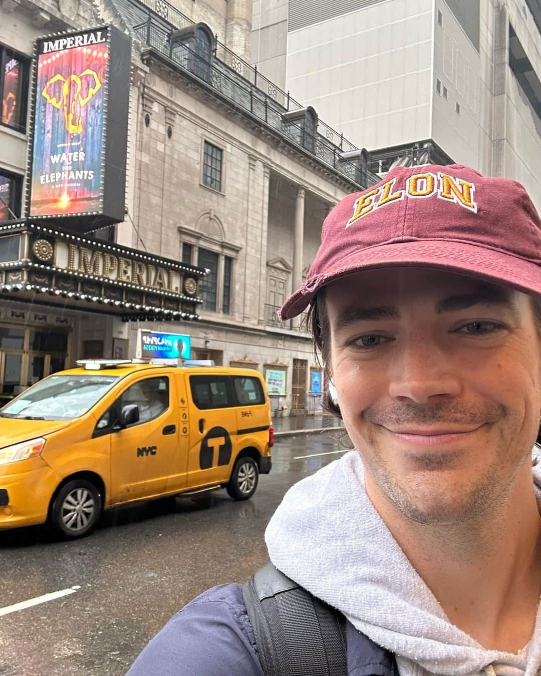 グラント・ガスティンのインスタグラム：「I truly can’t believe this is real. I’ve been beyond excited to share this news. So grateful for the opportunity and appropriately terrified. First shot was after my callback, walking back to my hotel in my Elon hat that I wore for good luck that day; and I passed right by the marquee that was already up at the legendary Imperial Theatre. I had to grab a selfie. I feel so lucky to be joining such a unique show with a fantastic book and beautiful music. This company is incredible and I can’t wait to go on this ride with them. Go give the @w4emusical page a follow and keep up with the details! Tickets are already on sale - I posted a link in my bio. Can’t wait to see people at the theatre!」