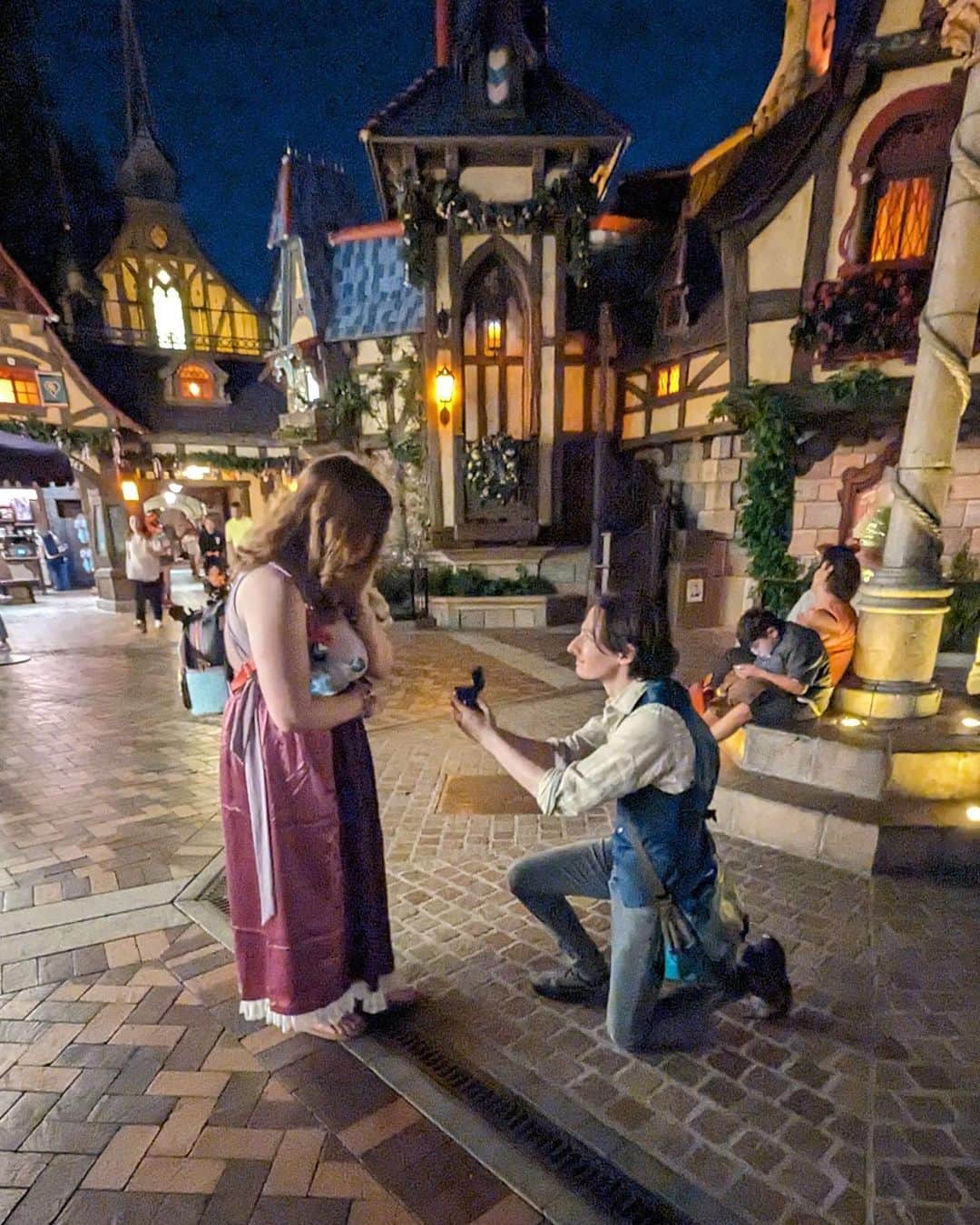 ジャレッド・スコット・ギルモアのインスタグラム：「Life Update: We got engaged! So happy and excited to be moving into the next chapter of my story with @merudy_scarlet. I can’t wait for our future together and am so lucky and grateful to share my life with her #lifeupdate #engaged #proposal #onceuponatime」