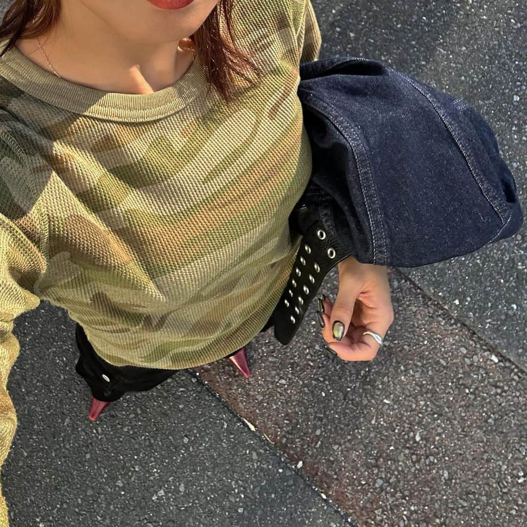 川本七海さんのインスタグラム写真 - (川本七海Instagram)「パンツのシルエットがこだわり @beedenofficial  コーデュロイパンツはS.Mでサイズかなり変わるのでユニセックスで着てもらえます♡ 156㎝Sでもズルズルっです　それが、かわいい」11月3日 23時32分 - namikawamoto