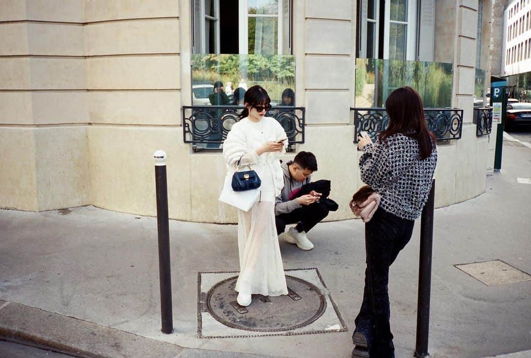 徐琁さんのインスタグラム写真 - (徐琁Instagram)「ㄧ些巴黎的可愛底片照😍」11月3日 18時08分 - cos55555