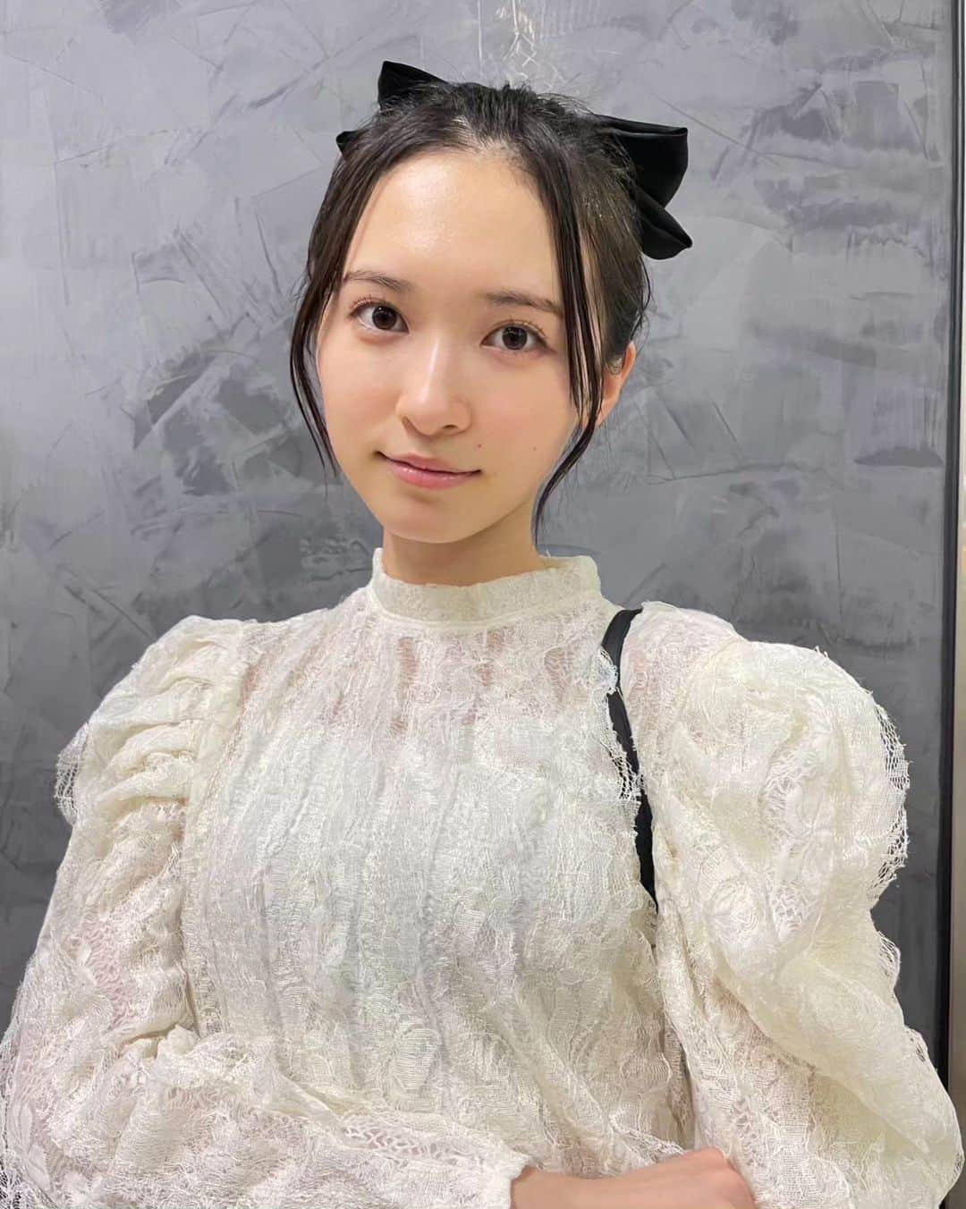 桧山ありすさんのインスタグラム写真 - (桧山ありすInstagram)「以前リクエストで頂いたヘアアレンジをしてみました♡  前髪なしお団子はとっても久しぶりなんです🙌🏻　 バレエ習っていた頃を思い出します😌 顔まわりがスッキリ見えるし新鮮だからまたやりたいなー！  リクエストありがとうございました！またヘアアレリクエスト待ってます🫶🏻  #桧山ありす #alice #jk #jk1 #fjk #07 #16歳 #高校生 #ヘアアレンジ #お団子ヘア」11月3日 18時11分 - alice.hiyama