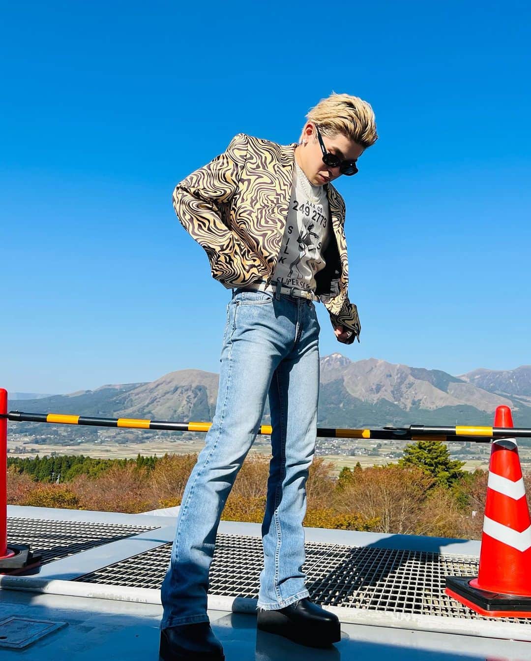 奥田力也さんのインスタグラム写真 - (奥田力也Instagram)「熊本空気が美味しかった🙊🇯🇵⛰️ また帰ってくるよっ Thank u❣️  #Ricky #お土産買った」11月3日 18時21分 - rikiyaokuda.official