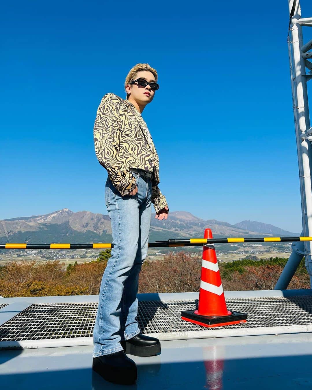 奥田力也さんのインスタグラム写真 - (奥田力也Instagram)「熊本空気が美味しかった🙊🇯🇵⛰️ また帰ってくるよっ Thank u❣️  #Ricky #お土産買った」11月3日 18時21分 - rikiyaokuda.official