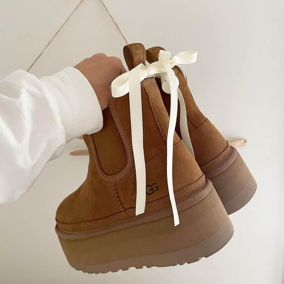 NikawaAsuka のインスタグラム：「uggの季節👢🤎  #ugg #uggboots #boots」