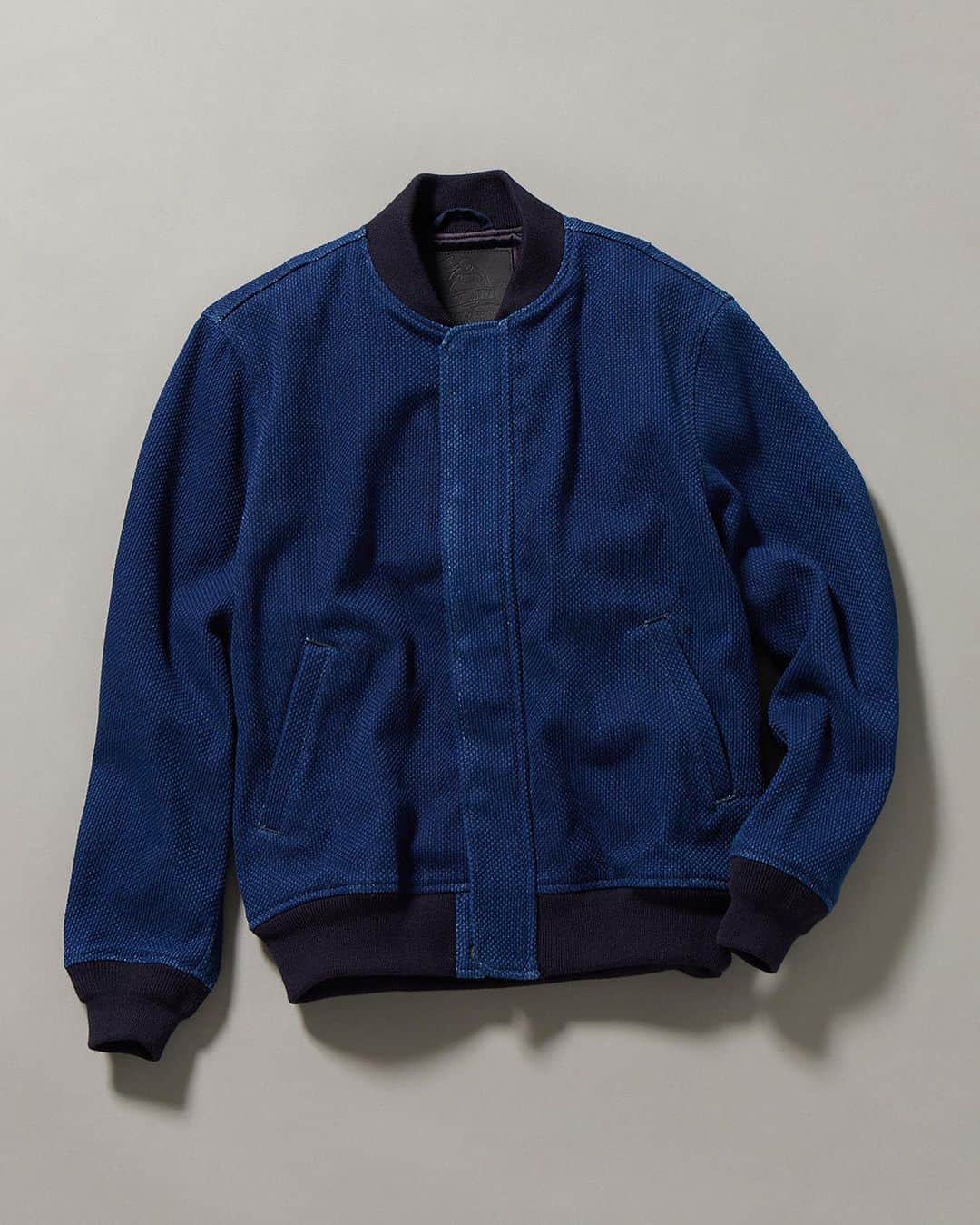 momotarojeansのインスタグラム：「.MOMOTARO JEANS Autumn Winter 2023 Collection  INDIGO SASHIKO BOMBER JACKET インディゴ刺子ボンバージャケット  #momotarojeans #桃太郎ジーンズ #denim #jeans #indigo #indigoflannelshirt #madeinjapan #okayama #kojima #momotarojeansAW23」