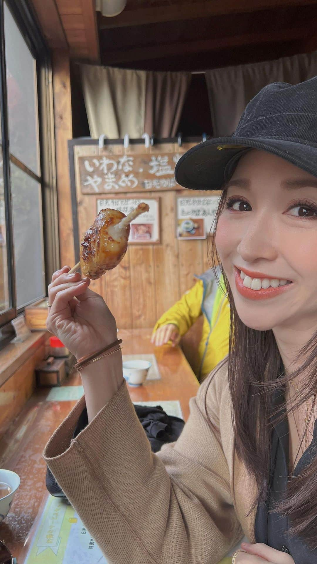 宇佐美佑果のインスタグラム：「超弾丸日光⛰️🍁  食べて、食べて、食べました笑 思ったほどまだ紅葉はなかったので、 紅葉見るならもう少し後かなぁ🍁」