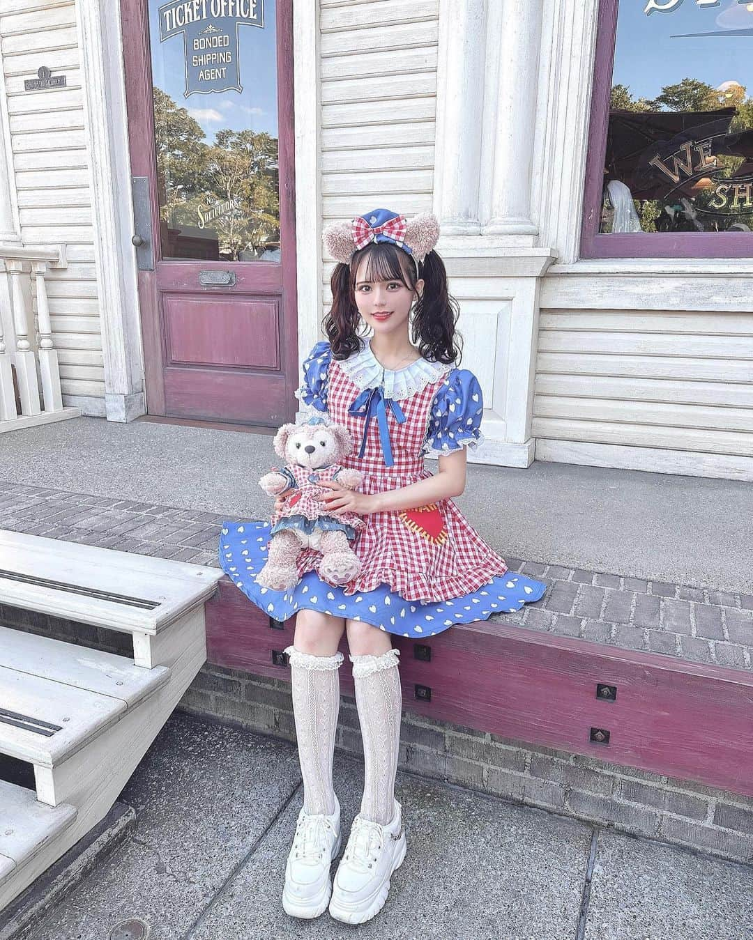 桜井ひかるのインスタグラム：「🧸💭  来年も違うメイちゃんの 仮装したいな〜の気持ち꜀( ꜆ᐢ. ̫.ᐢ)꜆ ハロウィン終わって寂しいけど クリスマスもたのしみだー🎀  #ハロウィン#dハロ#ディズニー#ディズニーシー #disneysea#東京ディズニーシー #シェリーメイ#ディズニーコーデ#仮装#dハロ仮装#fff#ディズニーランド#shellymay」