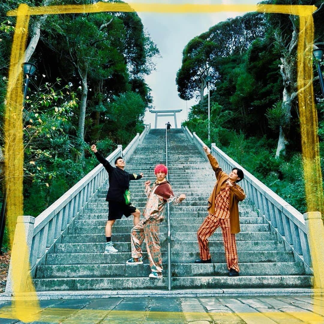満島真之介さんのインスタグラム写真 - (満島真之介Instagram)「🟡日本テレビ【#メシドラ】🟡 毎週土曜おひる11:55〜放送！  ⚫︎守谷市編 10月28日放送⚫︎ ゲスト：#福士蒼汰  ⚫︎大洗町編11月4日放送⚫︎ ゲスト：#磯村勇斗  毎回最高に素敵なゲストが来てくれて、 笑顔弾ける幸せ溢れる番組になっています！  俳優は出演する映画やドラマのこと以外で、 自分のことを素直に語れる番組が少ないのです。 だからこそ、ゲストの方たちがこの番組で思う存分、 自分自身の事を語ってくれる時間を何よりも大切にしたい。 これからもよろしくお願いしますね。  いつも隣でたくさん笑わせてくれるかねちー🦄と、 蒼汰&いそむーに感謝×100！  撮影にご協力してくださったお店の方々、地域の方々、 本当にありがとうございました！  ※放送のない地域の方々へ※ TVerで見逃し配信中です！ Huluなら今までの放送分全て見れます！ これからもお楽しみに✨  #EXIT #兼近大樹 #満島真之介  +･.･+･.･+･.･+･.･+･.･+･.･+･.･+ ･.･+ Wear: @adidasy3  Styling: @shinya_bebe_watanabe +･.･+･.･+･.･+･.･+･.･+･.･+･.･+ ･.･+」11月3日 18時17分 - mitsushimax