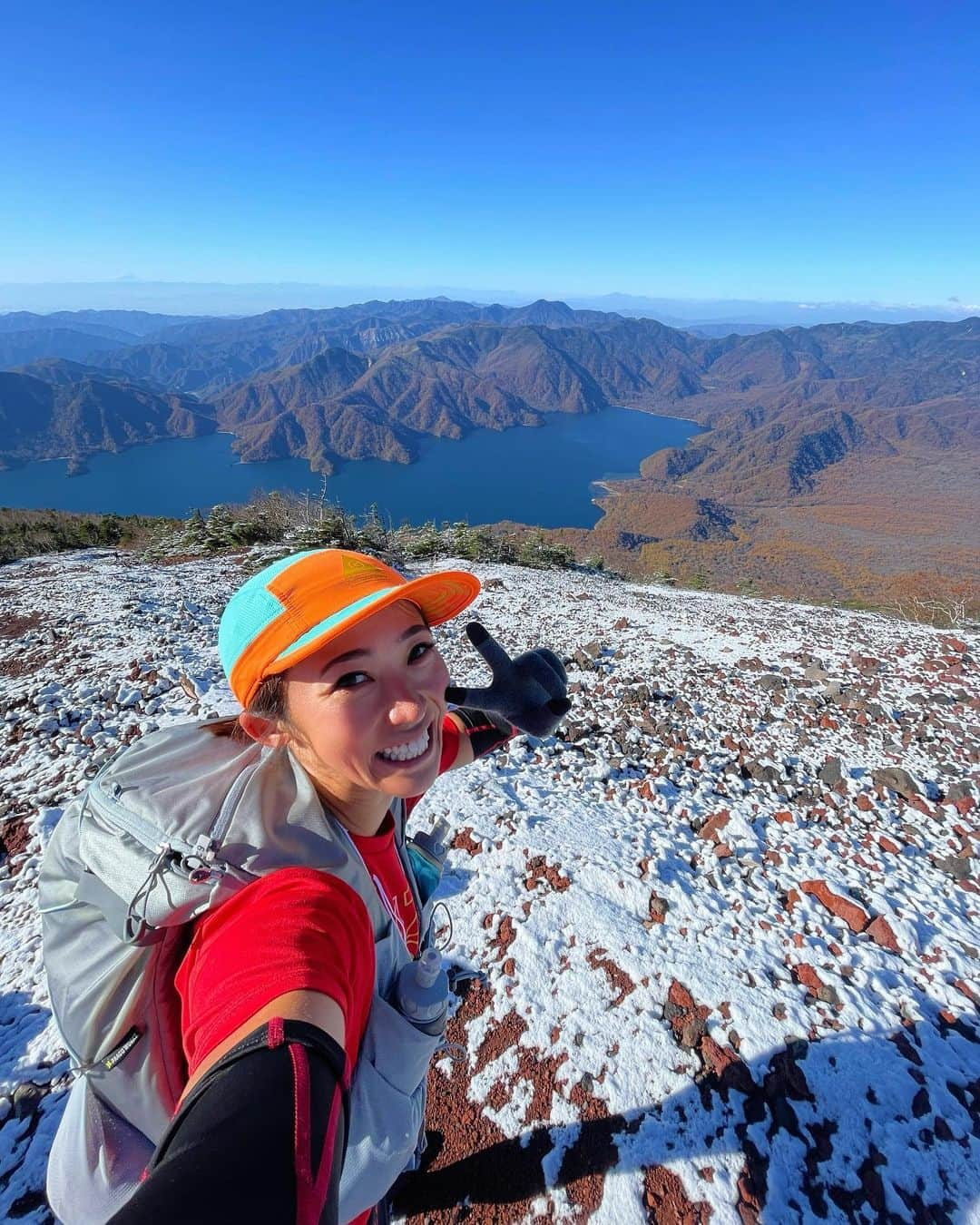 TOMOMIさんのインスタグラム写真 - (TOMOMIInstagram)「For the @everesttrailrace ⛰️ Nepal🇳🇵I'm heading to Kathmandu✈️✨  Nov 12 (Mon) - 17 (Fri) 6stage ⛰️ Of course, there is no bath in the field (tent overnight) for a week☀️ In an environment where you can't easily experience in your life of running while bringing various toilet paper and sleeping bags🎒！  It's a luxurious tournament where you can enjoy 170 km of Everest🥰⛰️🏃‍♀️✨  I can't put on makeup for a week, so I'm not hard to see YouTube, so I had professionals from all walks of life strengthen my female power👧❤️  Japanese people also participated in this race for the first time🇯🇵!  So I'm excited because I can't imagine it at all, but I want to enjoy it with all my strength🙋‍♀️✨  SEIZE YOUR DREAM  I will aim for the best in the world with the world's highest mountain✊🔥🔥🔥  －－－－－－－－－－－－－－－－－－－－－－－－－ #エベレスト170kmマラソン に向けて⛰️ @everesttrailrace   ネパール🇳🇵カトマンズへ向かってます✈️✨  11/12(月)〜17日(金) 6stage ⛰️ 1週間野宿(テント泊)でもちろんお風呂は無くて トイレットペーパーも寝袋も色々持参しながら走るという人生でなかなか経験出来ない環境で エベレストを170kmも楽しめちゃうという贅沢な大会です🥰⛰️🏃‍♀️✨  1週間化粧とか出来ないのでスッピンだからYouTubeお見苦しくないよーに各界隈のプロに女子力強化してもらいました👧❤️  今回のレースも日本人は初出場🇯🇵！ って事で全くイメージできなくてドキドキですが全力で楽しみたいと思います🙋‍♀️✨  SEIZE YOUR DREAM #有言実行  世界最高峰の山で世界一目指します✊🔥🔥🔥  どうやら世界各国からクレイジーレースに出てる強者たちが集まるらしく🤪💦  結構ドキドキしているので 是非コメント欄でみなさんの応援パワー📣をください🥹❤️❤️❤️  全力で駆け抜けます！！！！！！  @merrelltestlab @merrell  global athlete🏃‍♀️  Special thanks🤝✨ 【#pointpay 】 超お得なポイントサイト🎉 このサイトを使えば 🉐尾藤朋美の応援グッズ10%オフで買えちゃいます！✨ @pointpay.official   【#SPOT 🛰️ #Globalstar 】 私たちの安全を確保してくれる衛星端末！✨ エベレストや電波がない世界でもこの子がいれば安心です☺️💕🌏✨ @spot_llc  【#オレは摂取す】 5年前からひたすら愛用している 最高のエネルギー&リカバリージェル🍎🐟 @orehasesshusu   【#ファイテン】 最強の爆速リカバリー出来ちゃうアイテム充実❤️✨ @phiten_official   スキンケアは #アクアゴールドシリーズ ✨ 砂漠で浴びまくる紫外線も乗り切ります🥹🏜️！ @aquagold_official  【#GLOBALWi-Fi 】 海外行くなら安心安定のレンタルWi-Fi🥹✨ めちゃめちゃ助けられております！✨ @globalwifi_official  #Nepal #Everest #athlete #running #marathon #trail #trailrunning #mountain #japan #runner  #エベレスト #ネパール #ウルトラトレイル #尾藤朋美  #日本代表 #アスリート #ランナー #トレイルランナー #マラソン #トレイルランニング」11月3日 18時19分 - tomomi_fitness