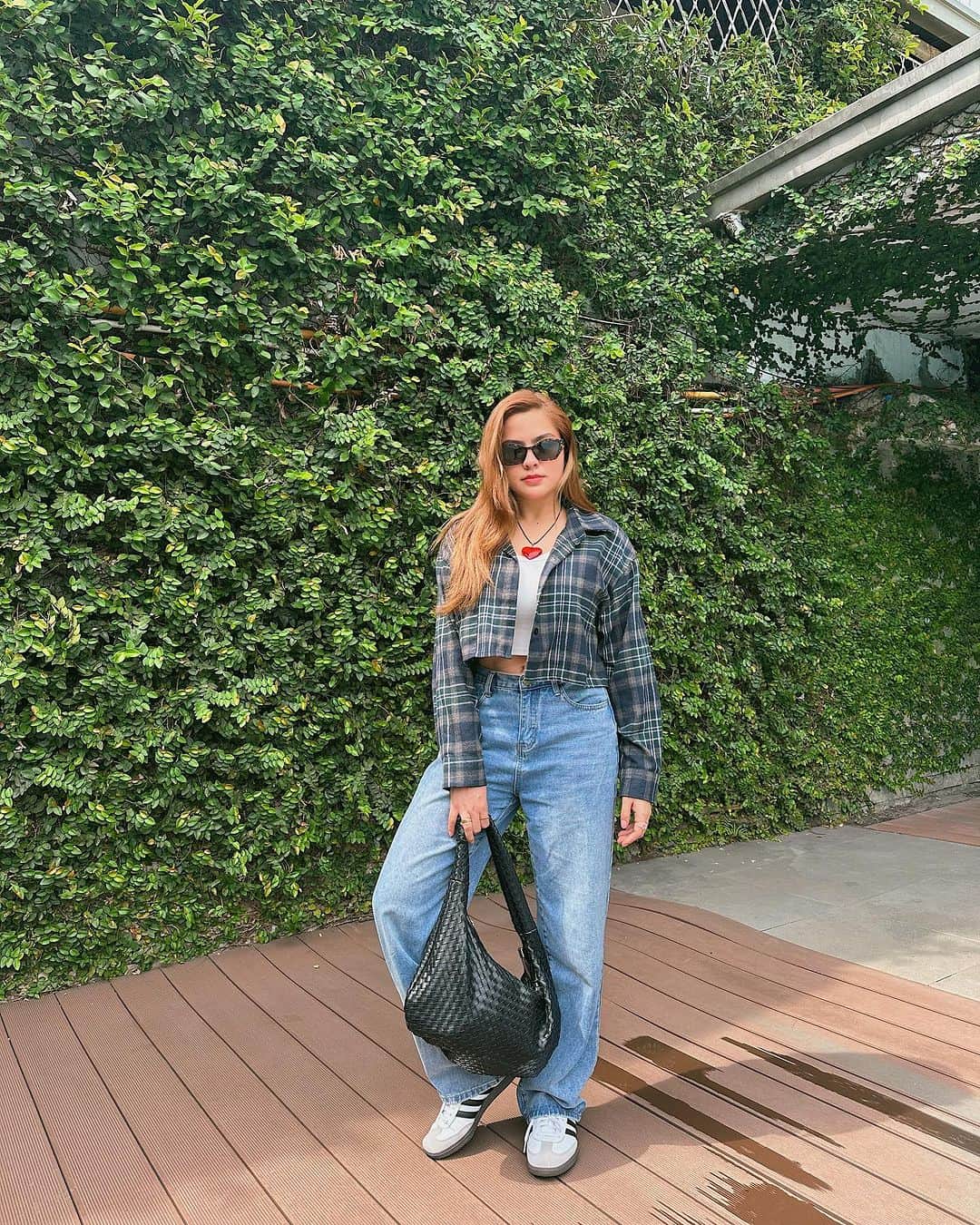 Alexa Ilacadのインスタグラム：「city of smiles 😁  👟 @autokicksofficial 🕶️ @visionexpressph 👜 @shops.nycph」