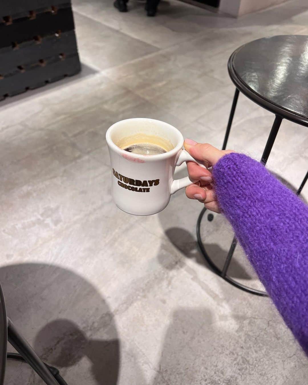 石井亜美のインスタグラム：「💜  「北海道でいつかこれを食べたい！」の 夢を隅から隅まで叶えた旅だった🤤  北海道に住んでいるあみ民さんからも沢山おすすめを教えて頂いたよ！ ありがとう⛄️未来でも活かすね！  1.  @saturdayschocolate でチョコとコーヒー。 2.千寿の味噌ラーメン。びっくりする程に美味しかった… 3.古民家カフェ「森彦 」のモーニング。よかた〜。 4.夜のすすきの！「さっぽろっこ」で乾杯🍺 5.北海道大学のソフトクリーム。ミルク濃厚すぎ。 6.素材が透き通っていた海鮮丼。あーもー食べたい。 7.人生初の札幌でのスープカレー！はイエロー！野菜ホク② 8.小樽「みかん」のラーメン。濃厚な味噌〜！ 9.だるまのジンギスカン。お肉もタレも最強であった…!! 10.六花亭札幌本店で、バターサンドアイスver.！幸！  全部載せきれていないのですが、 ストーリーズはハイライトに残してありますっ！  お店のピンもなるべく指したので ぜひそちらをご覧ください🥳🤍  #北海道 #北海道旅行 #札幌 #小樽 #北海道グルメ」