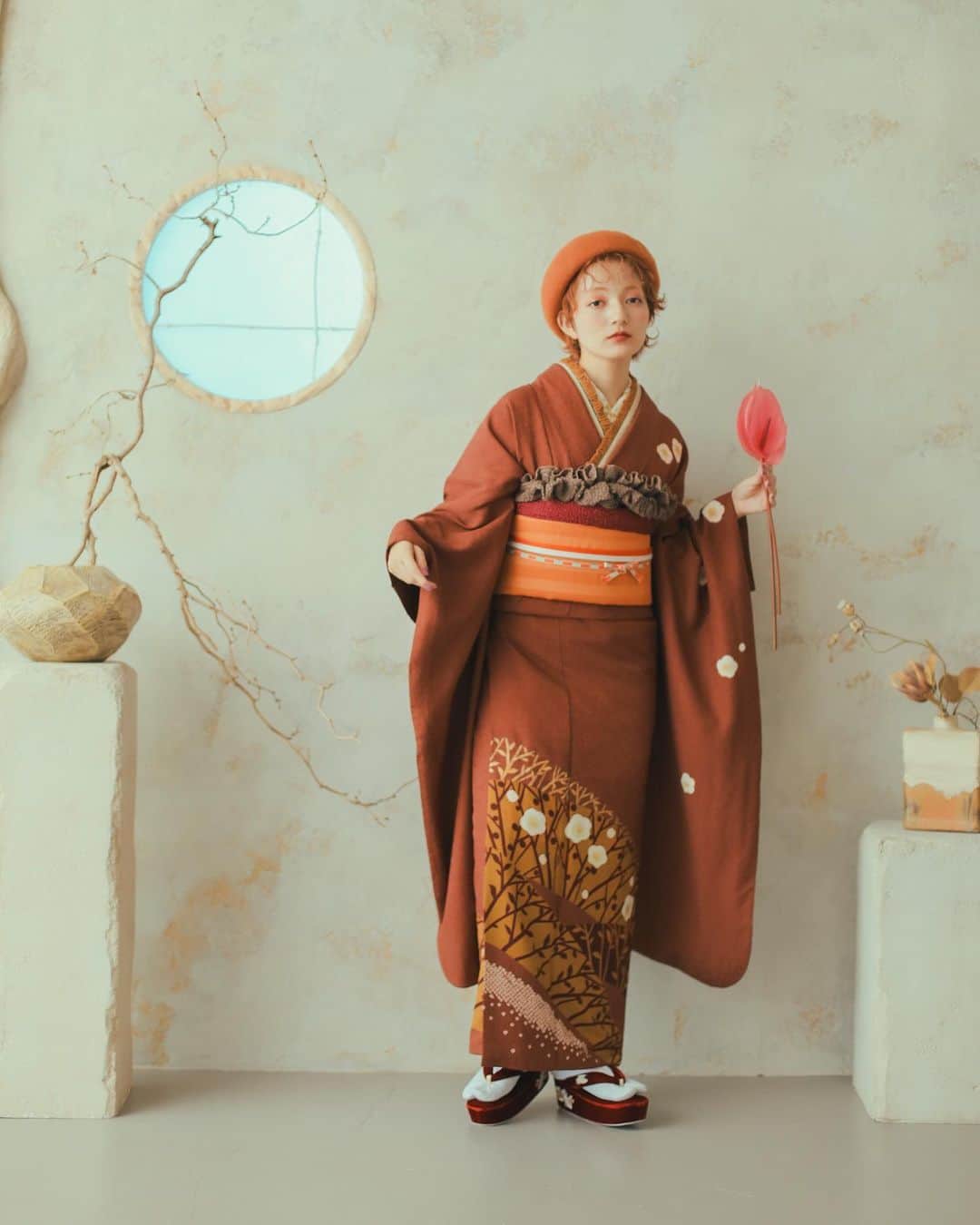 Akinori Shimizuさんのインスタグラム写真 - (Akinori ShimizuInstagram)「hurisode-photo.  hair&make @jn.sy______  hurisode @aedam_furisode   成人式のヘアセット、お着付け、メイクをご希望の方は お電話又はDMにてお問い合わせ下さい👘💐  2do(ニド)  〒433-8123  静岡県浜松市中区幸4丁目18-19 1F TEL 053-522-8056 定休日 毎週月曜日、第3日曜日 営業時間  平日 10:00〜19:00 　　　　(カット最終受付18:00)  土日祝 9:00〜18:00 　　　　(カット最終受付17:00) 駐車場 6台あり  #浜松美容室 #浜松ヘアサロン #浜松ヘアアレンジ #成人式 #成人式ヘア」11月3日 18時24分 - akinorihair