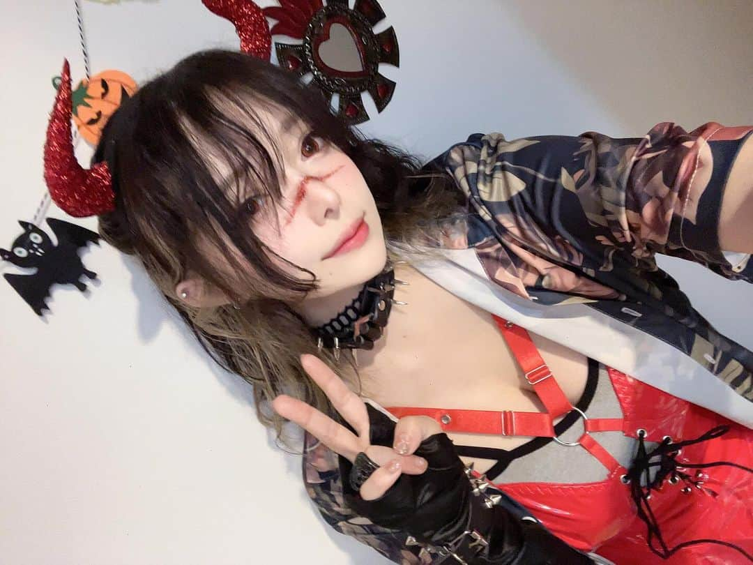 miyakoのインスタグラム：「ついでに私も #傷メイク #特殊メイク #Halloween」