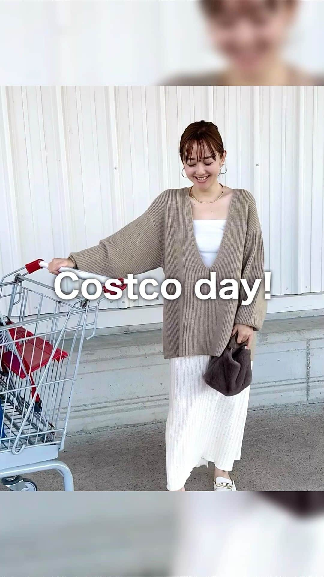 hanadako_gardenのインスタグラム：「今日はUNIQLOやらCOSTCOやらお買い物day！ JWAコラボも店頭商品めちゃくちゃ少ないね〜🫤 パパが欲しかったやつもなかったから、オンライン注文したよ！  今日のコーデはゆるゆるリラックス🤍🤎 深Vニットは商品ページでシャツ合わせしてるのも可愛かったから、寒くなったら真似したい♡  それにしても疲れがとれなくて顔のむくみがヤバすぎる😇  knit ▷ @bonjoursagan  skirt ▷ @marjour_official  bag ▷ @zakkabox_  shoes ▷ @zara   #bonjoursagan#ボンサガ#bs_style#marjour#zakkabox#zara#ザラ#大人カジュアル#ootd#30代コーデ#30代ファッション#骨格ナチュラル#ブルベ夏」