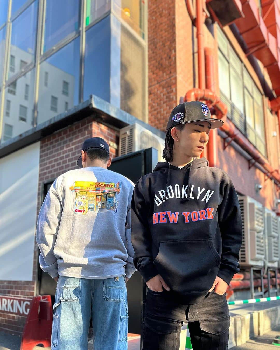 GROW AROUNDのインスタグラム：「#growaroundnewarrivals  CLASSIC MATERIAL NY🗽 CREW SWEAT,HOODIE ボディにはHEAVYWEIGHTのSWEATを使用しています。  BROOKLYN NY HOODIE NYに本拠地をおくNBAのKNICKS,BK NETSをイメージしたデザインです。  THE LEFTOVERS CREW NYのDELIをイメージしたデザインになっています。    I LOVE THE OLD NY CREW エアブラシでFILA.KANGOを着たOLD SCHOOLモチーフになっています。  ROTTEN APPLE HOODIE 直訳は腐ったリンゴになりますが、厄介者と言う意味があったりLLOYD BANKSのアルバムタイトルだったりします。  他にも 420 TRE BAG,SADE,CHOCOLATE MILK&COOKIESも入荷しています。」