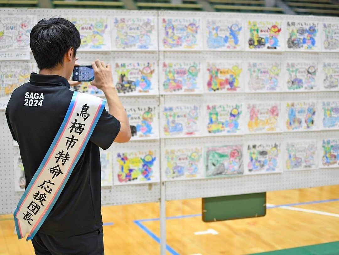 高橋義希さんのインスタグラム写真 - (高橋義希Instagram)「とすフェス 鳥栖市民文化祭  昨年に続き今年もとすフェスに参加させて頂きました。  お茶席でお茶を楽しみ 沢山の展示を鑑賞 体験コーナーでは吟詠体験  そして高橋義希とサッカーで遊ぼうでは本当に沢山のみなさんに参加して頂きました。 一緒にサッカーをして遊んでくれた皆さんはもちろん！ 色々とサポートしてくださった皆さん 本当にありがとうございました。 とても楽しい時間でした。  #鳥栖市 #鳥栖市民文化祭 #とすフェス #鳥栖市特命応援団長」11月3日 18時34分 - yoshikitakahashi14