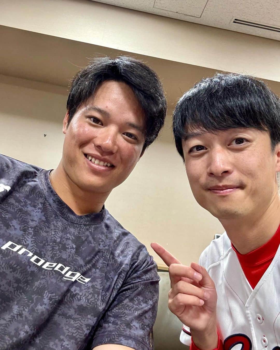 ゴッホ向井ブルーのインスタグラム：「今日はにらちゃんインタビューでした！噂のニラクボの久保修から貰ったエピソードも使わせてもらいました！ありがとう☺️」