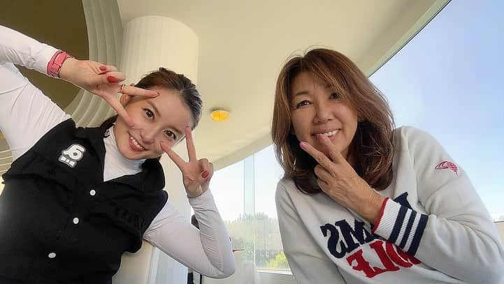 時田愛梨さんのインスタグラム写真 - (時田愛梨Instagram)「先日 @natsumi.asai  さんと、念願のゴルフ⛳️ ありがとうございました✨トンボがパターにとまってくれました💫」11月3日 18時35分 - eri_tokita