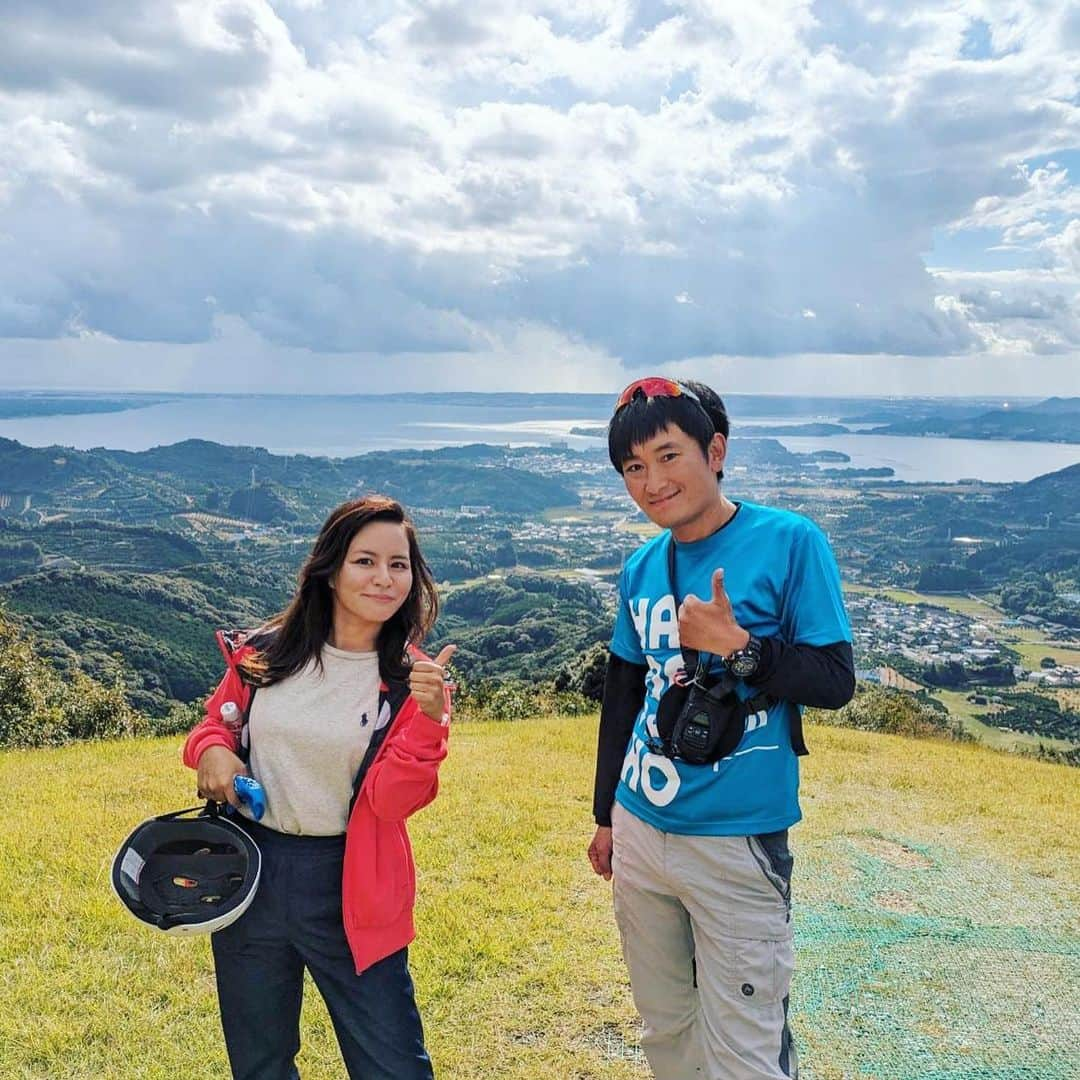 遊佐ちえみさんのインスタグラム写真 - (遊佐ちえみInstagram)「🪂🌳  📍浜名湖パラグライダースクール 静岡県浜松市北区三ヶ日町大谷93-1  撮影で久しぶりにお邪魔しました〜！！  三ヶ日の上空で空中散歩🫶 360度遮るものが何も無い！  自然の音、木々の香り、風を感じながら 至福の時間を味わいました😊  上空の様子はまたアップします！！  #三ヶ日パラグライダー #浜名湖パラグライダースクール  #パラグライダー #空中散歩 #空 #浜松市北区 #奥浜名湖商工会 #浜松観光 #浜松体験 #浜松アクティビティ」11月3日 18時36分 - yusa_cgram