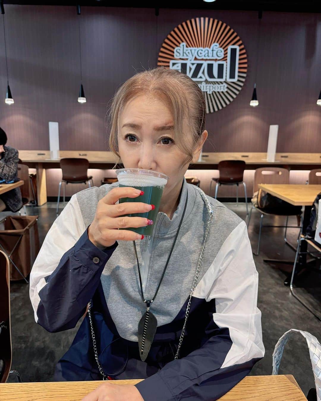 東ちづるさんのインスタグラム写真 - (東ちづるInstagram)「空港で1時間ウエィテイング。 マネージャーとカフェへ。 「カボスビール」 チャレンジするでしょう。 甘い飲み物が苦手な私は、恐る恐る〜 ありゃ おいしーい！！」11月3日 18時44分 - azuma.chizuru